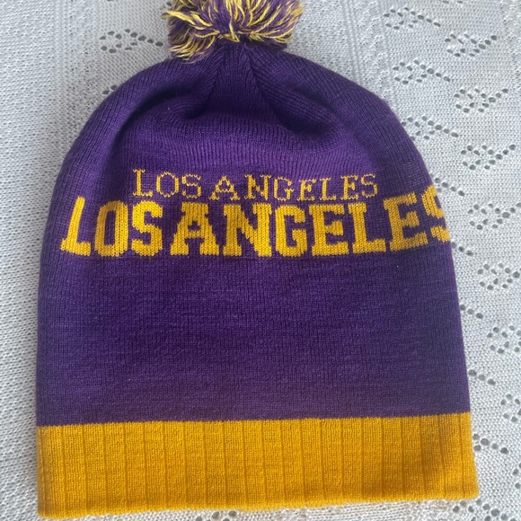 LOS ANGELES Beanie - Picture 2 of 6